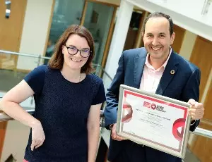 Tomás Sercovich, CEO of Business in the Community Ireland, presented the updated Business Working Responsibly Mark to Sinéad Patton, Regional Director, Veolia Northern Ireland.